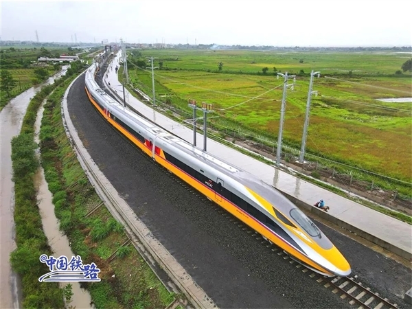 欧陆登录：中国高铁首次出海！雅万高铁全线轨道铺通：最高时速350公里